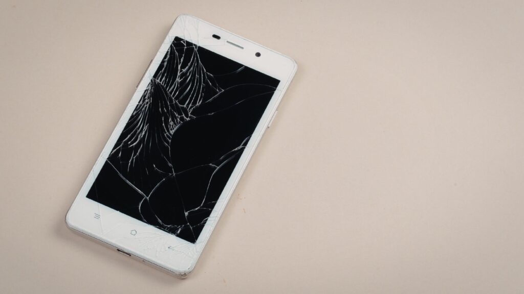 Tela de Celular Quebrada em Curitiba: O Que Fazer